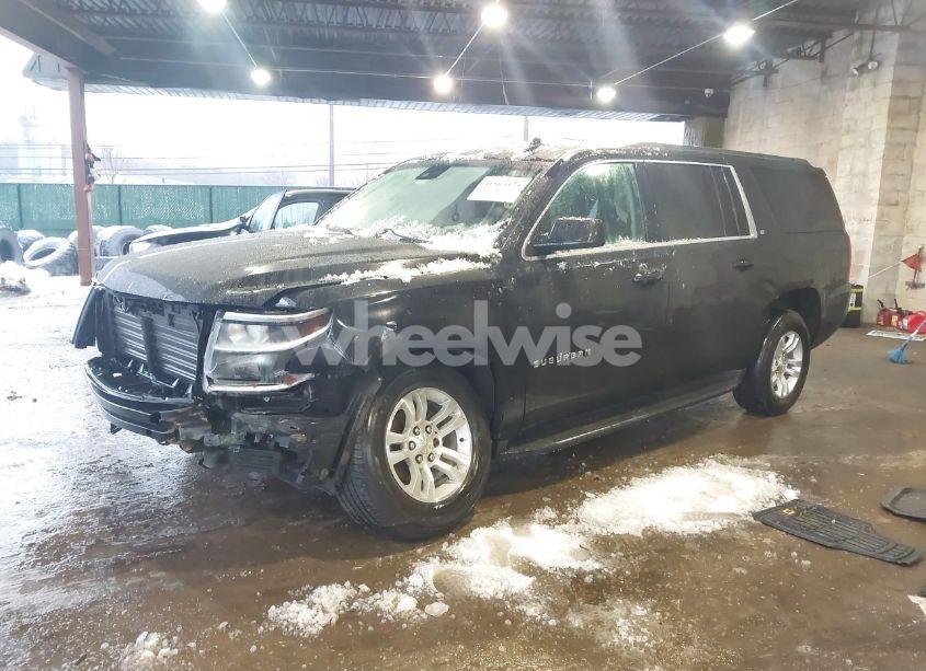 Photo 2 of 2018 Chevrolet Suburban LT (VIN 1GNSKHKC3JR211884)