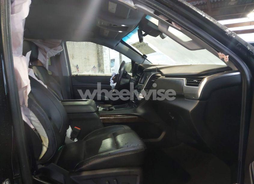 Photo 5 of 2018 Chevrolet Suburban LT (VIN 1GNSKHKC3JR211884)