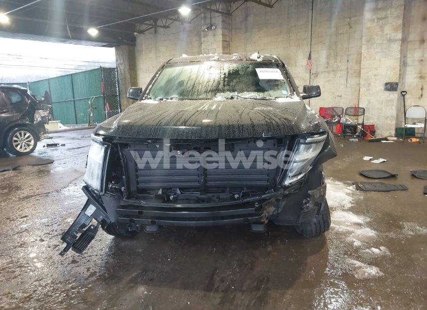 Photo 6 of 2018 Chevrolet Suburban LT (VIN 1GNSKHKC3JR211884)