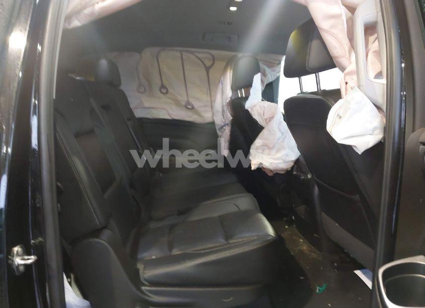 Photo 8 of 2018 Chevrolet Suburban LT (VIN 1GNSKHKC3JR211884)