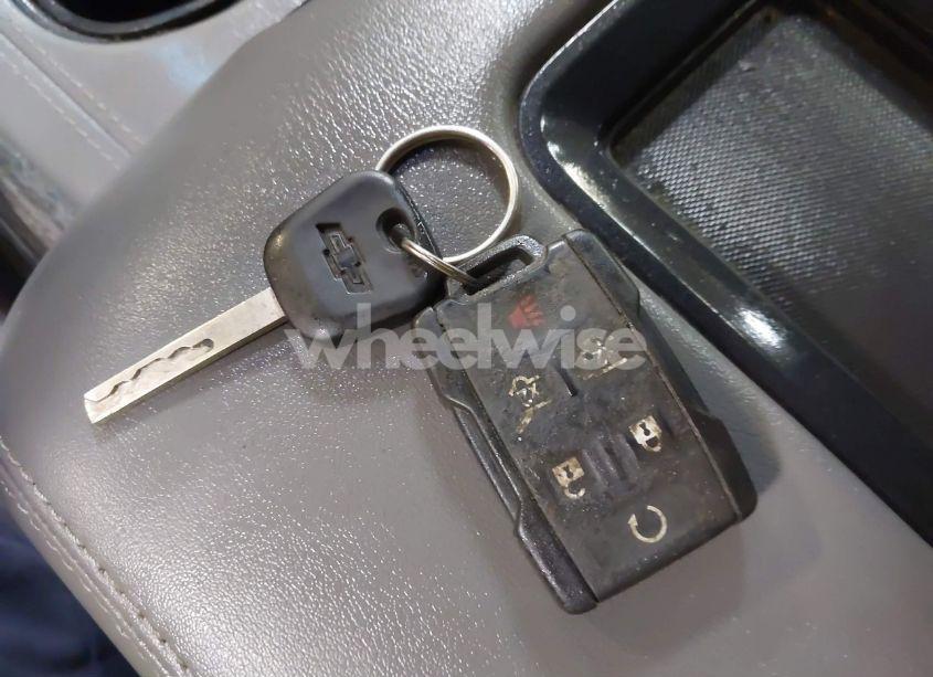 Photo 11 of 2019 Chevrolet Suburban LT (VIN 1GNSKHKC3KR195042)