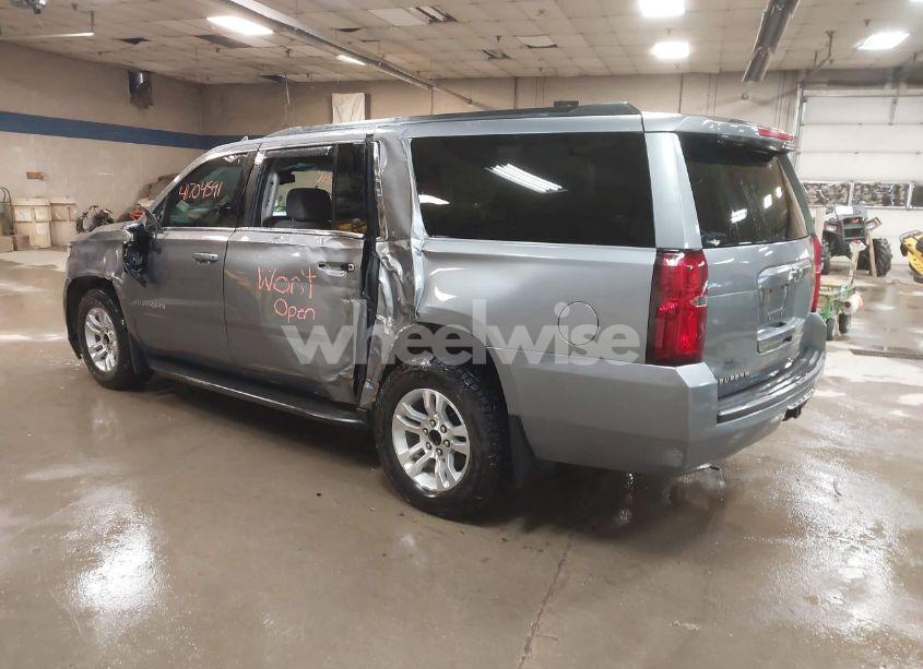 Photo 3 of 2019 Chevrolet Suburban LT (VIN 1GNSKHKC3KR195042)