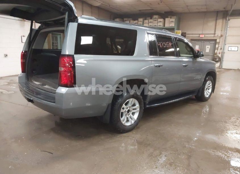 Photo 4 of 2019 Chevrolet Suburban LT (VIN 1GNSKHKC3KR195042)
