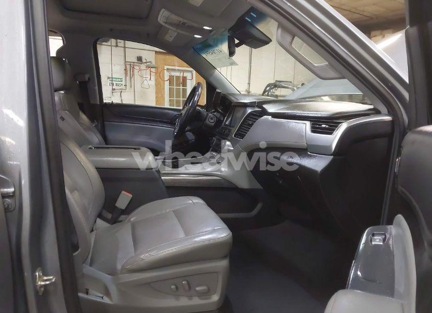 Photo 5 of 2019 Chevrolet Suburban LT (VIN 1GNSKHKC3KR195042)