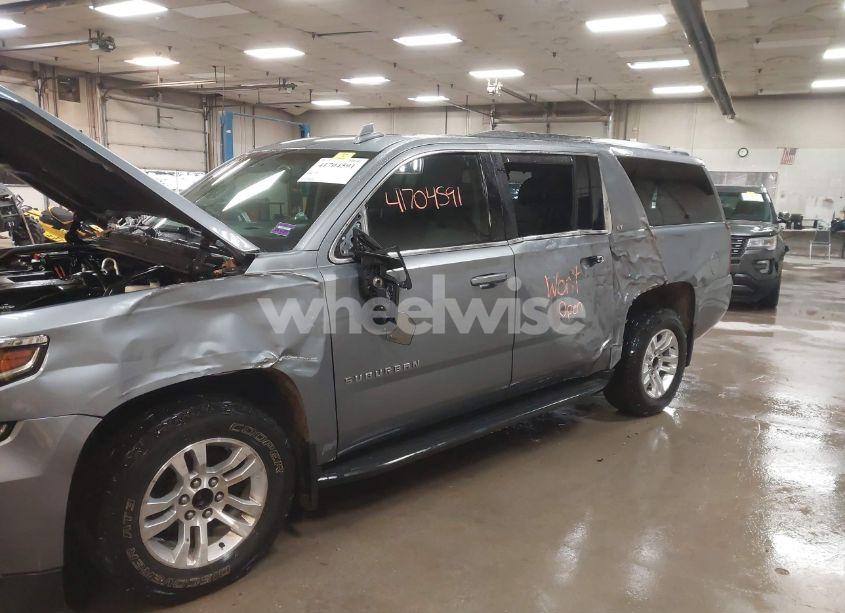 Photo 6 of 2019 Chevrolet Suburban LT (VIN 1GNSKHKC3KR195042)