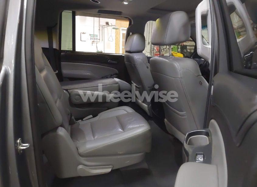 Photo 8 of 2019 Chevrolet Suburban LT (VIN 1GNSKHKC3KR195042)