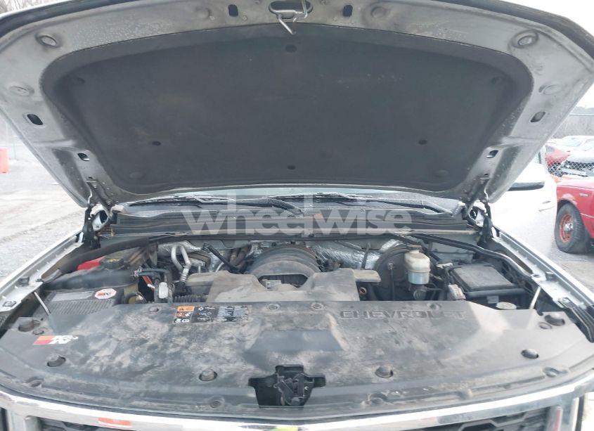 Photo 10 of 2015 Chevrolet Suburban 1500 LS (VIN 1GNSKHKC4FR288030)