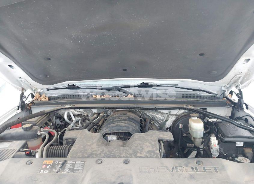 Photo 10 of 2016 Chevrolet Suburban LT (VIN 1GNSKHKC4GR204838)