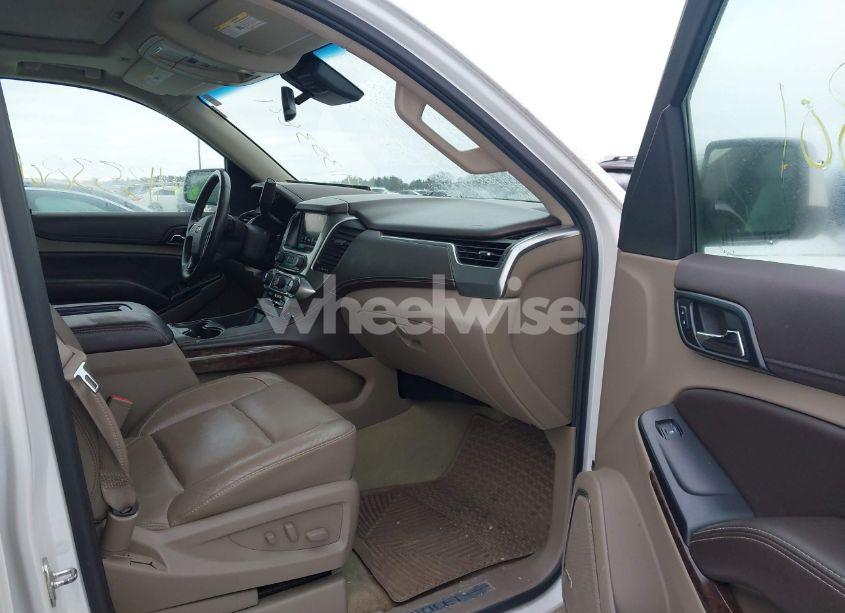 Photo 5 of 2016 Chevrolet Suburban LT (VIN 1GNSKHKC4GR204838)