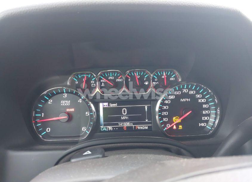 Photo 7 of 2016 Chevrolet Suburban LT (VIN 1GNSKHKC4GR204838)