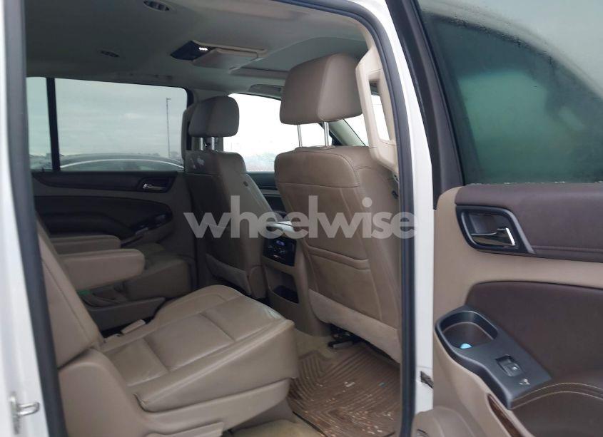 Photo 8 of 2016 Chevrolet Suburban LT (VIN 1GNSKHKC4GR204838)