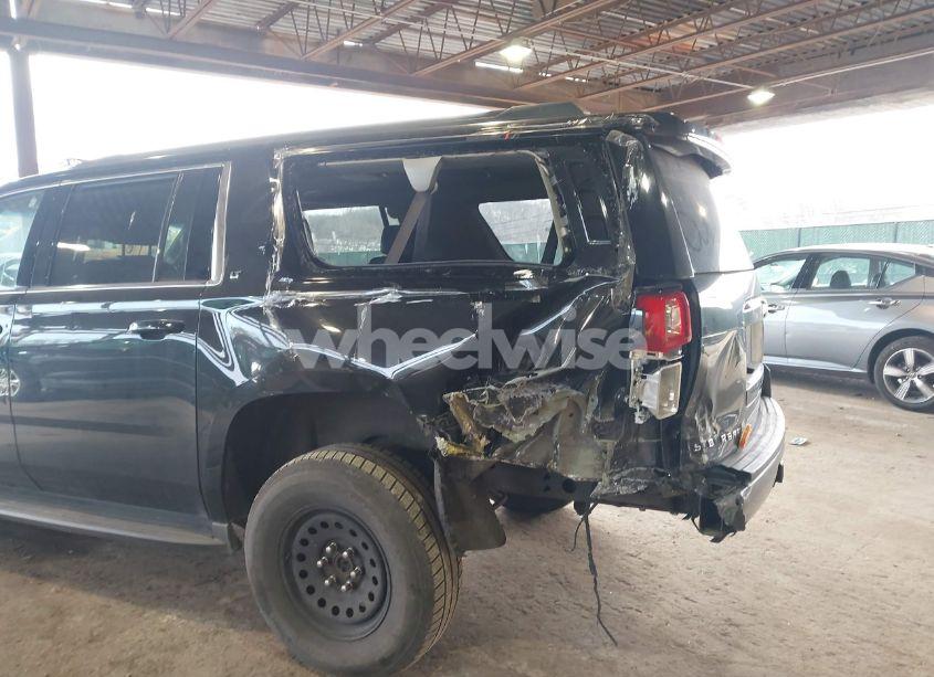 Photo 6 of 2016 Chevrolet Suburban LT (VIN 1GNSKHKC4GR260035)