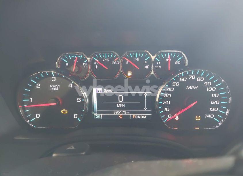 Photo 7 of 2016 Chevrolet Suburban LT (VIN 1GNSKHKC4GR260035)