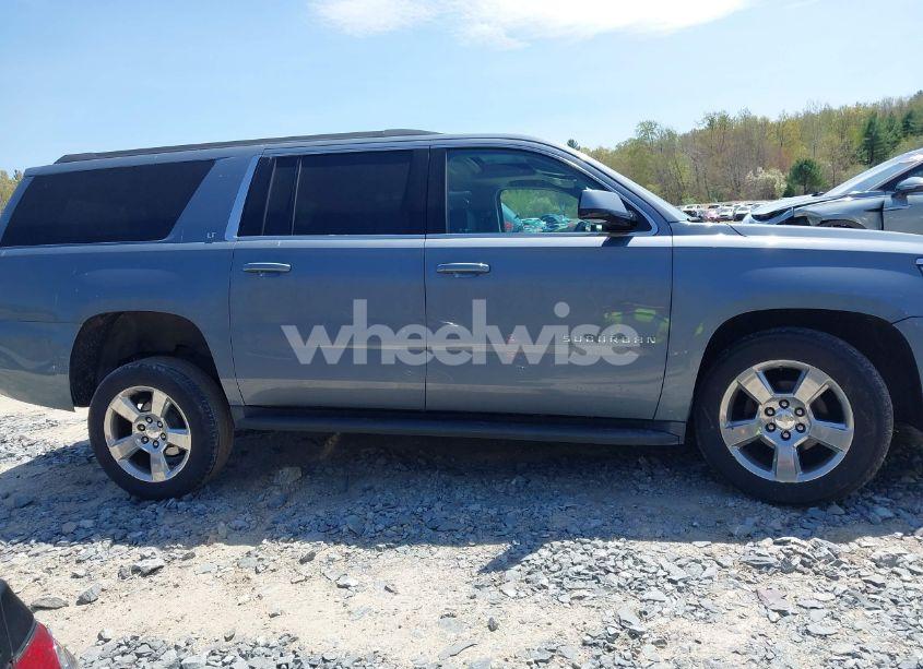 Photo 13 of 2016 Chevrolet Suburban LT (VIN 1GNSKHKC4GR427591)