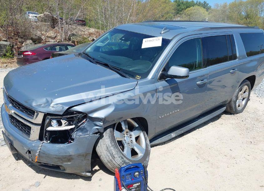 Photo 2 of 2016 Chevrolet Suburban LT (VIN 1GNSKHKC4GR427591)