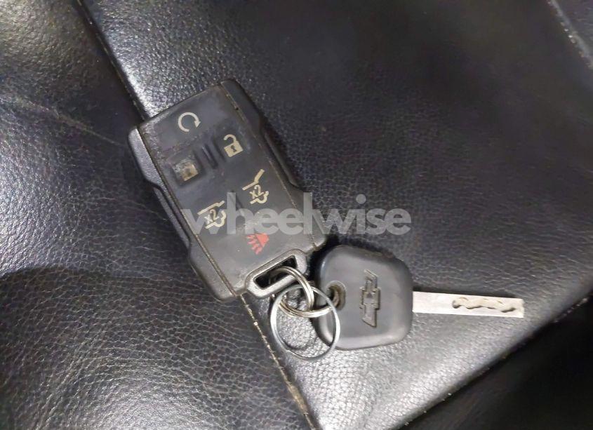 Photo 11 of 2017 Chevrolet Suburban LT (VIN 1GNSKHKC4HR247982)