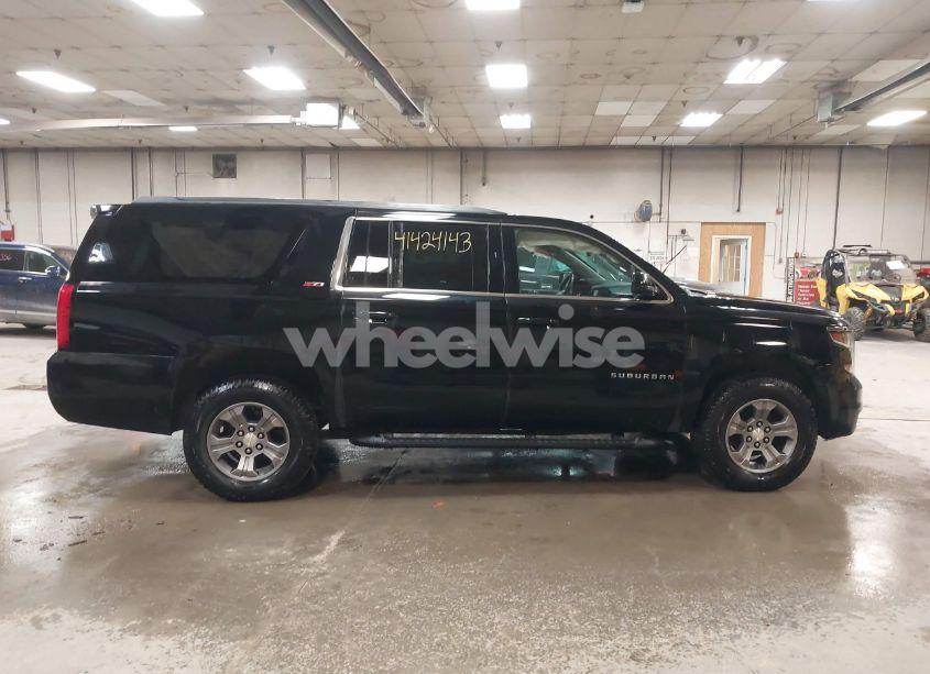 Photo 13 of 2017 Chevrolet Suburban LT (VIN 1GNSKHKC4HR247982)