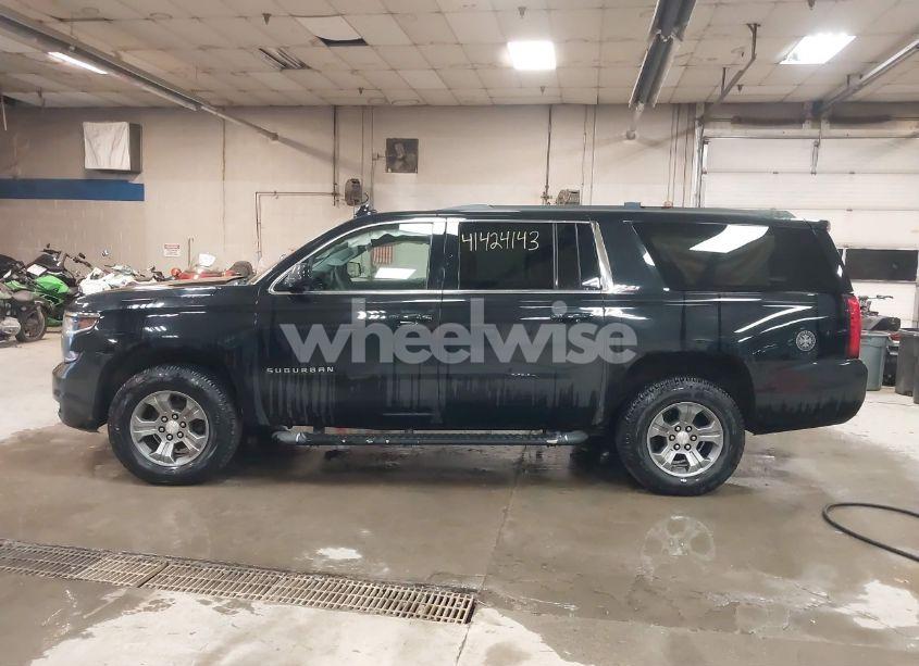 Photo 14 of 2017 Chevrolet Suburban LT (VIN 1GNSKHKC4HR247982)