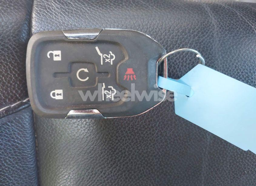 Photo 11 of 2018 Chevrolet Suburban LT (VIN 1GNSKHKC4JR172285)