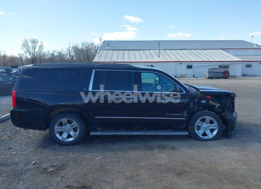 Photo 13 of 2018 Chevrolet Suburban LT (VIN 1GNSKHKC4JR172285)