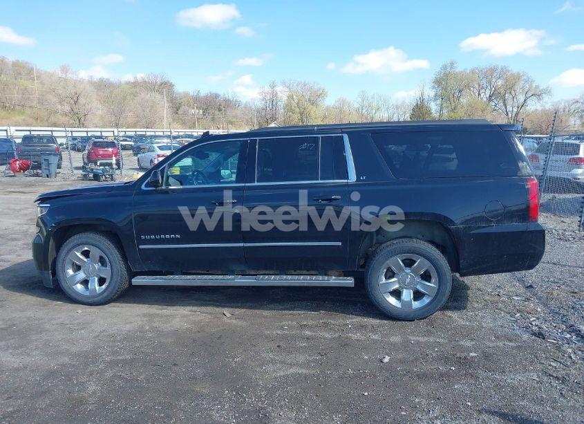 Photo 14 of 2018 Chevrolet Suburban LT (VIN 1GNSKHKC4JR172285)