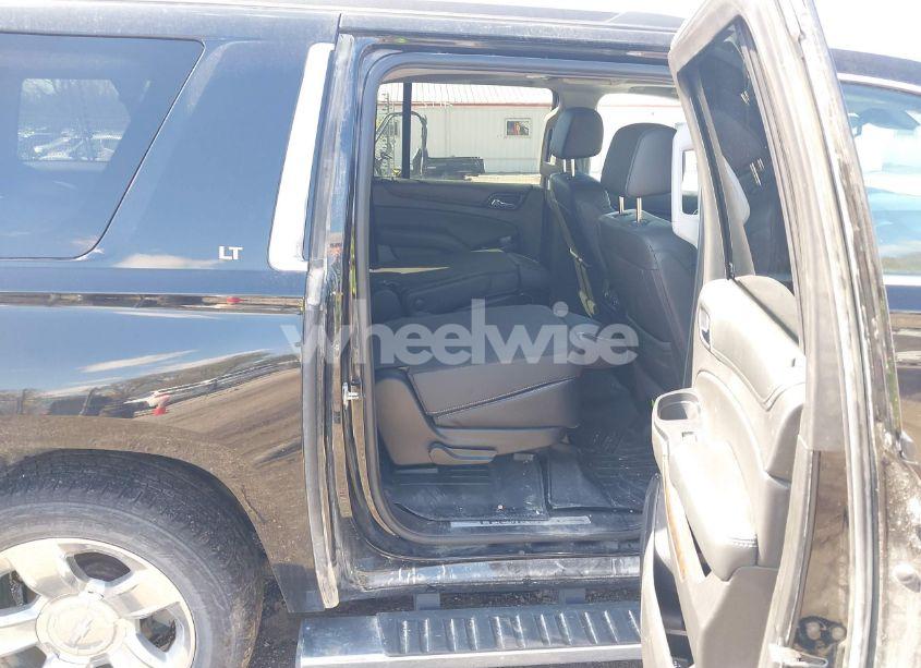 Photo 8 of 2018 Chevrolet Suburban LT (VIN 1GNSKHKC4JR172285)