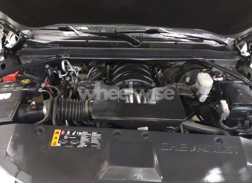 Photo 10 of 2019 Chevrolet Suburban LT (VIN 1GNSKHKC4KR289284)