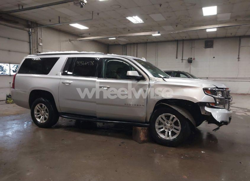 Photo 14 of 2019 Chevrolet Suburban LT (VIN 1GNSKHKC4KR289284)