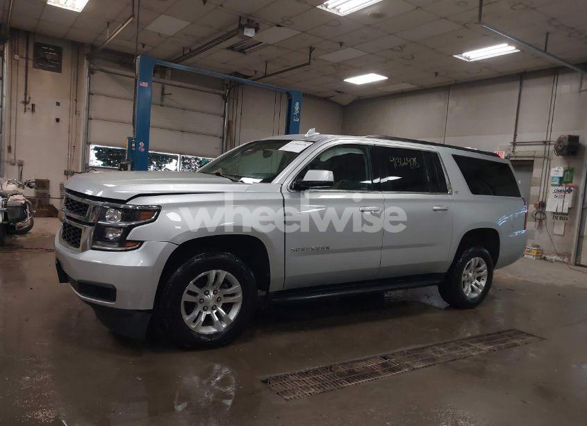 Photo 15 of 2019 Chevrolet Suburban LT (VIN 1GNSKHKC4KR289284)