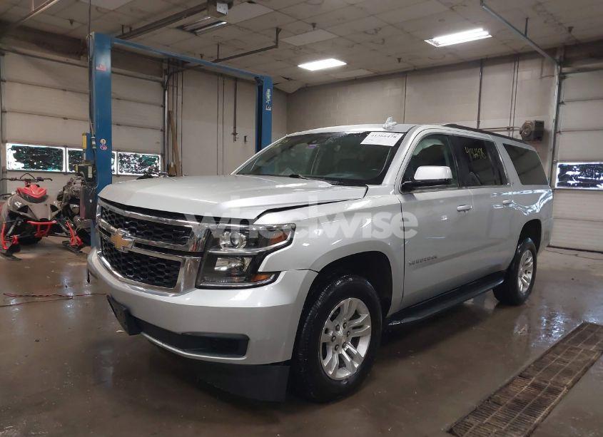 Photo 2 of 2019 Chevrolet Suburban LT (VIN 1GNSKHKC4KR289284)