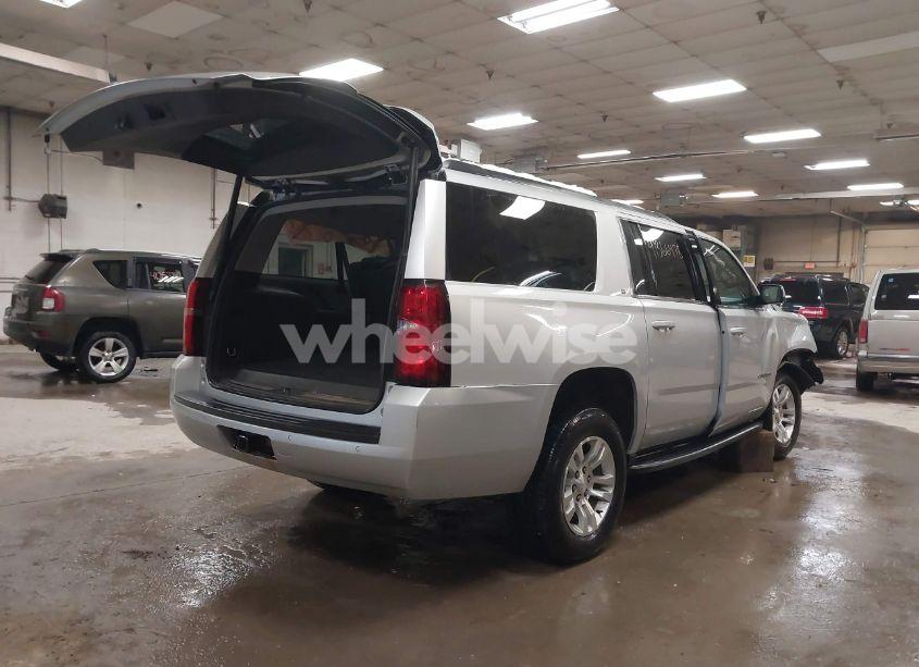 Photo 4 of 2019 Chevrolet Suburban LT (VIN 1GNSKHKC4KR289284)