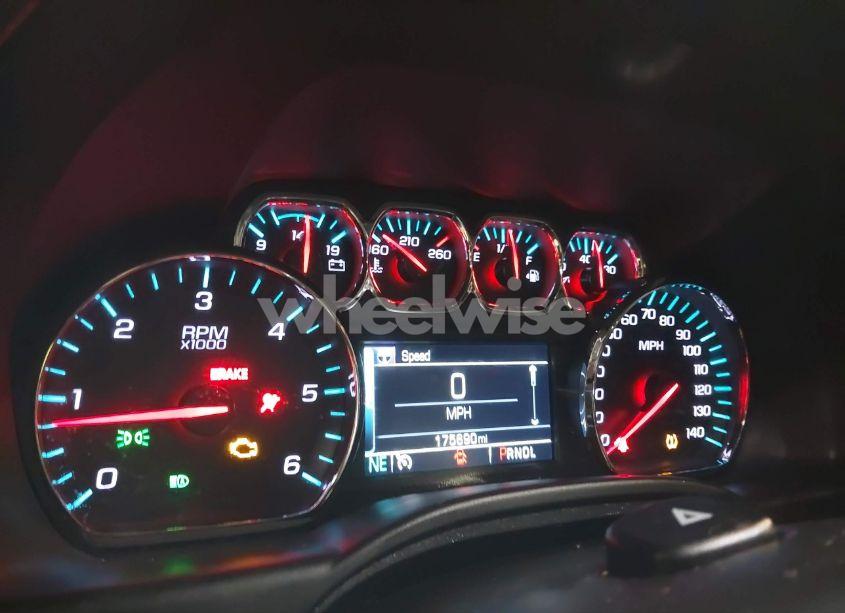 Photo 7 of 2019 Chevrolet Suburban LT (VIN 1GNSKHKC4KR289284)