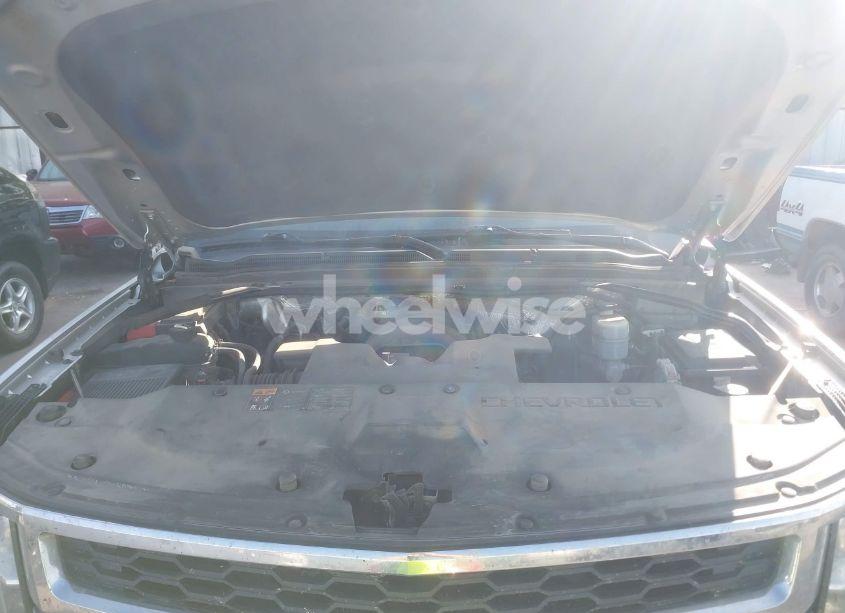 Photo 10 of 2016 Chevrolet Suburban LT (VIN 1GNSKHKC5GR281539)