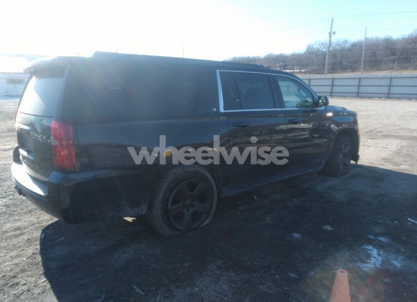 Photo 4 of 2017 Chevrolet Suburban LT (VIN 1GNSKHKC5HR132114)