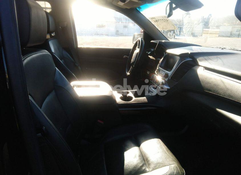 Photo 5 of 2017 Chevrolet Suburban LT (VIN 1GNSKHKC5HR132114)