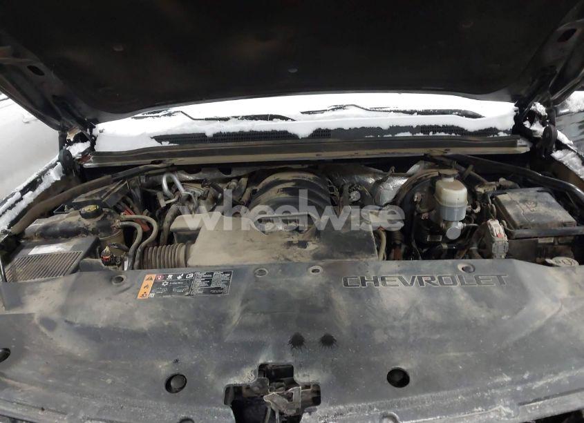 Photo 10 of 2017 Chevrolet Suburban LT (VIN 1GNSKHKC5HR318252)