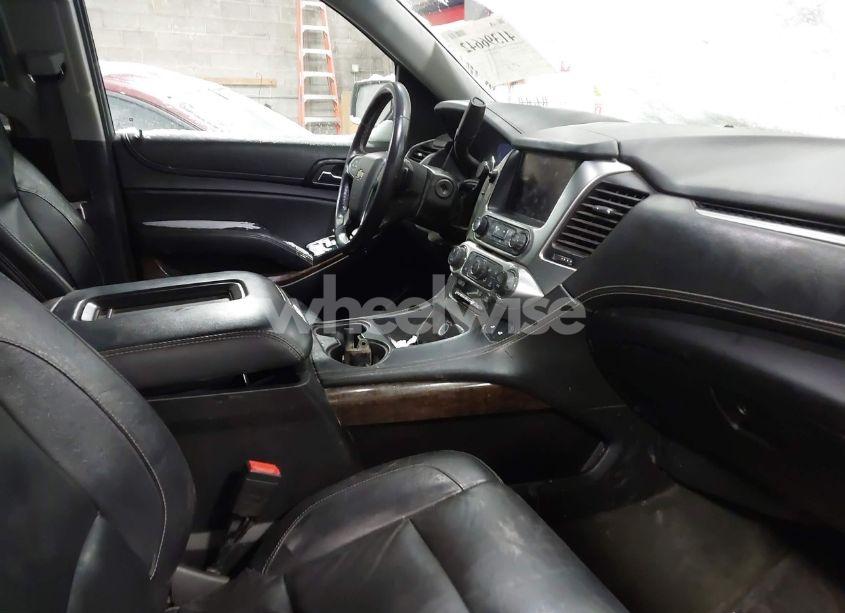 Photo 5 of 2017 Chevrolet Suburban LT (VIN 1GNSKHKC5HR318252)