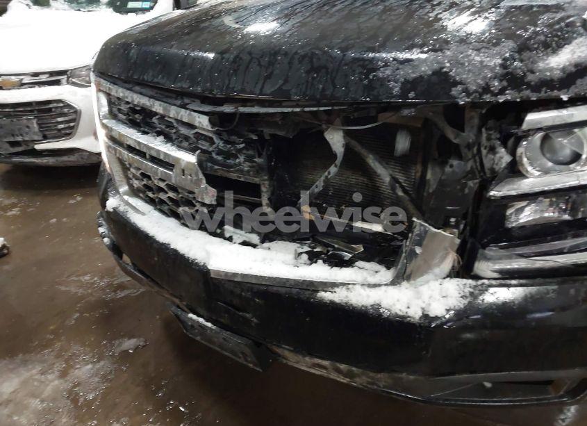 Photo 6 of 2017 Chevrolet Suburban LT (VIN 1GNSKHKC5HR318252)