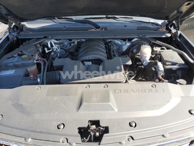 Photo 10 of 2018 CHEVROLET SUBURBAN K1500 LT (VIN 1GNSKHKC5JR186647)