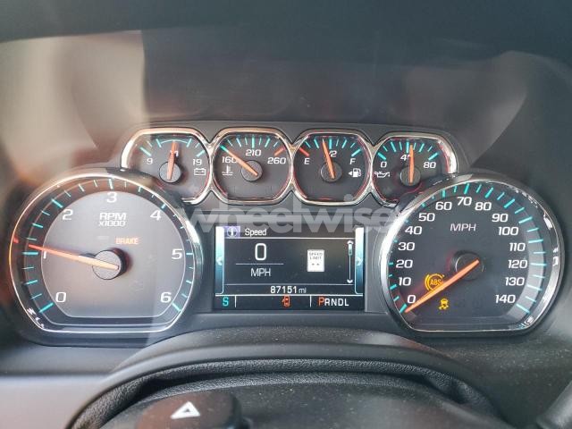 Photo 3 of 2018 CHEVROLET SUBURBAN K1500 LT (VIN 1GNSKHKC5JR186647)