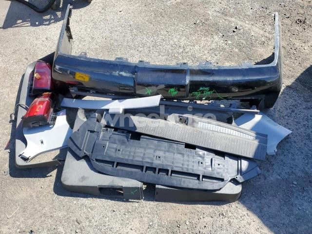 Photo 5 of 2018 CHEVROLET SUBURBAN K1500 LT (VIN 1GNSKHKC5JR186647)