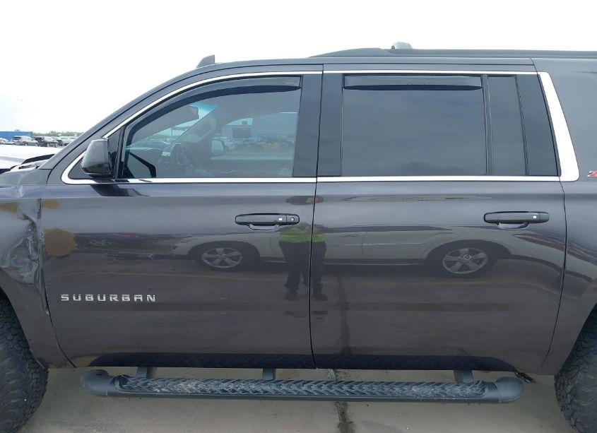 Photo 14 of 2018 Chevrolet Suburban LT (VIN 1GNSKHKC5JR189211)