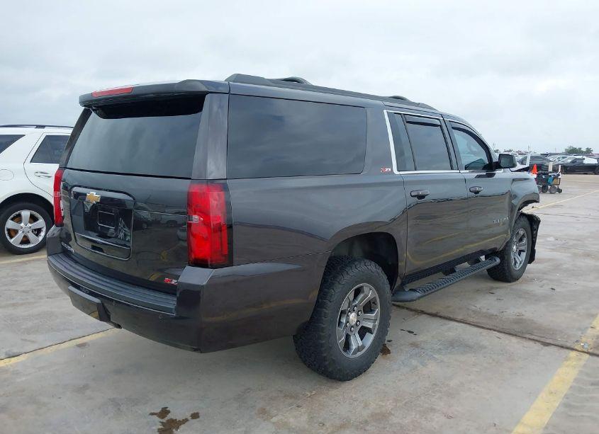 Photo 4 of 2018 Chevrolet Suburban LT (VIN 1GNSKHKC5JR189211)