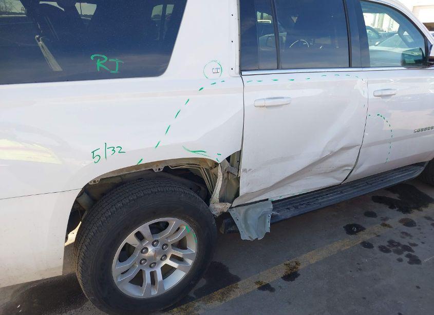 Photo 6 of 2018 Chevrolet Suburban LT (VIN 1GNSKHKC5JR274646)