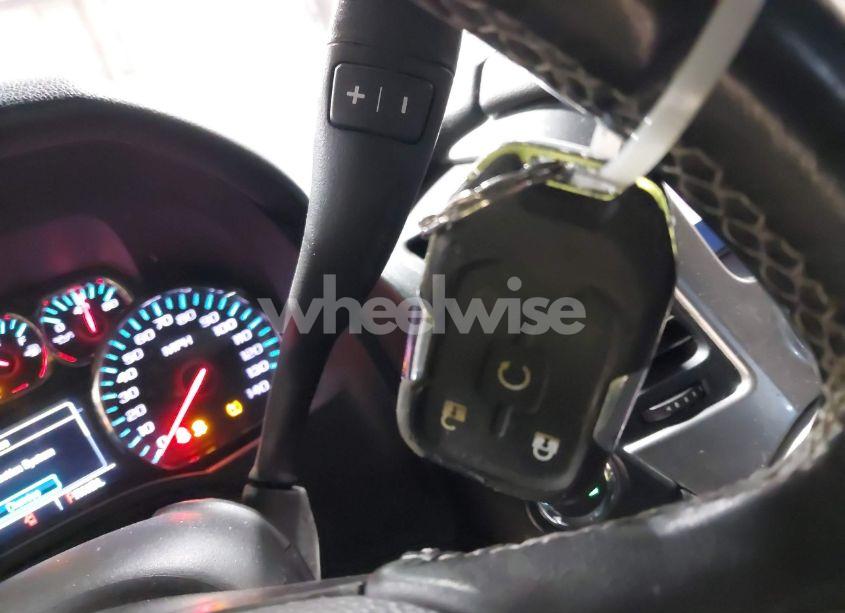 Photo 11 of 2018 Chevrolet Suburban LT (VIN 1GNSKHKC5JR403663)