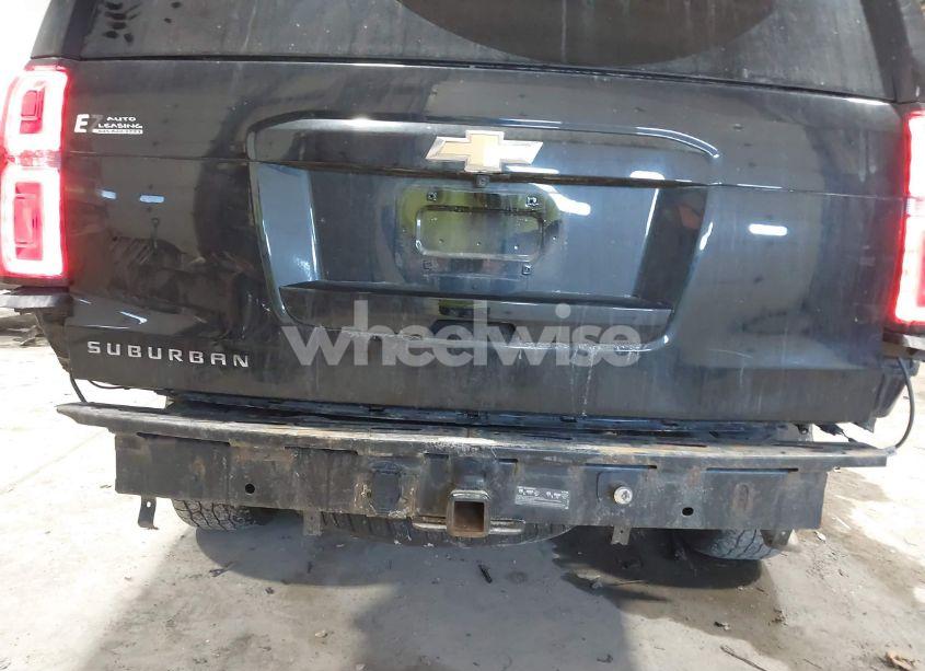 Photo 18 of 2018 Chevrolet Suburban LT (VIN 1GNSKHKC5JR403663)