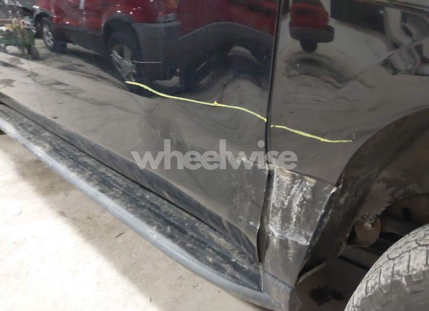 Photo 20 of 2018 Chevrolet Suburban LT (VIN 1GNSKHKC5JR403663)