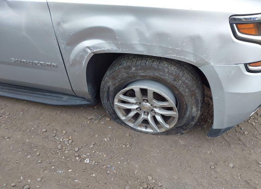 Photo 12 of 2019 Chevrolet Suburban LT (VIN 1GNSKHKC5KR131777)