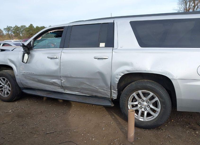 Photo 6 of 2019 Chevrolet Suburban LT (VIN 1GNSKHKC5KR131777)