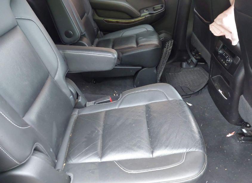 Photo 8 of 2019 Chevrolet Suburban LT (VIN 1GNSKHKC5KR131777)